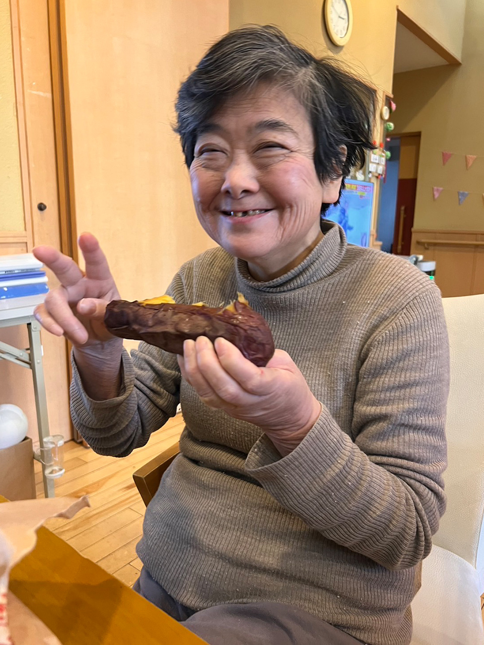 グループホームにて焼き芋行事を行いました