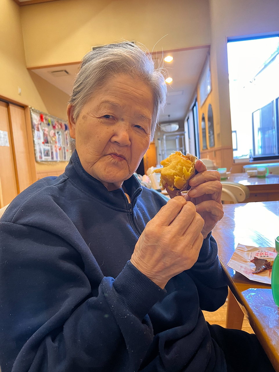 グループホームにて焼き芋行事を行いました