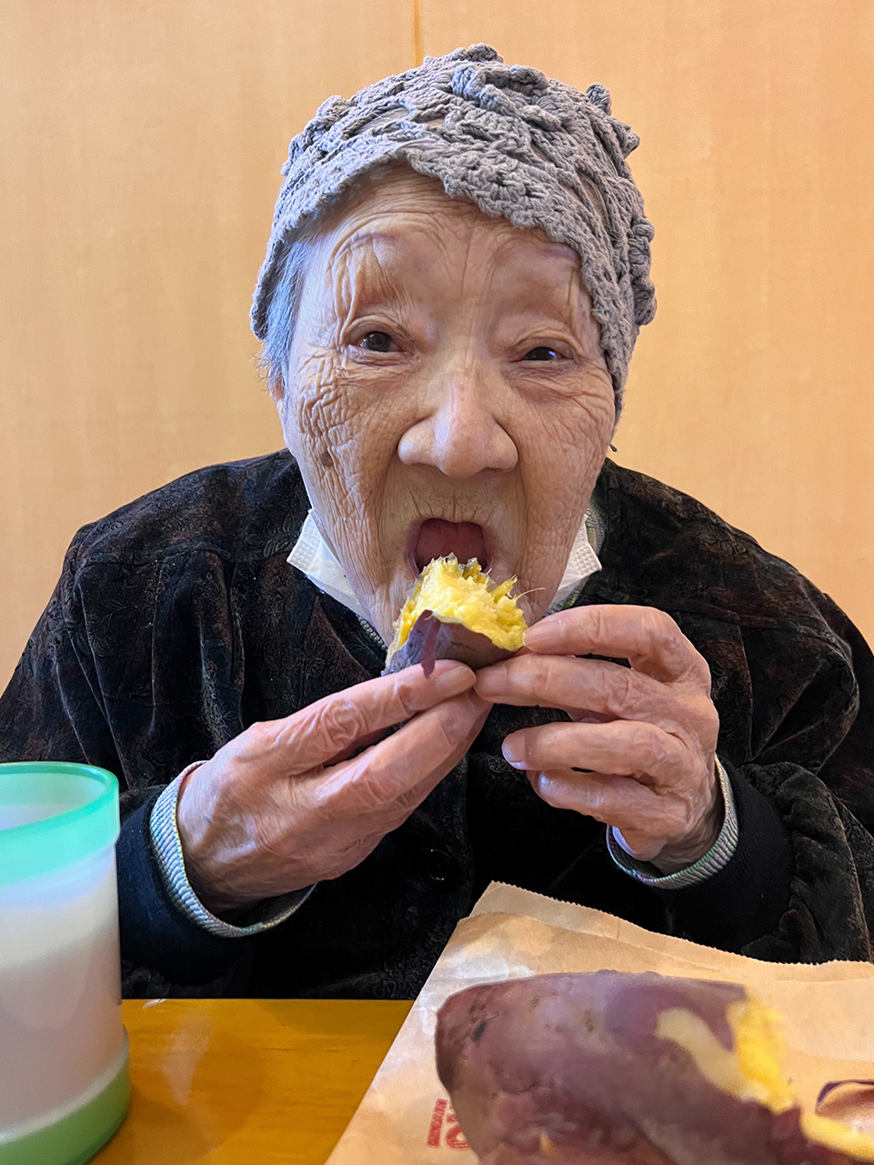 グループホームにて焼き芋行事を行いました