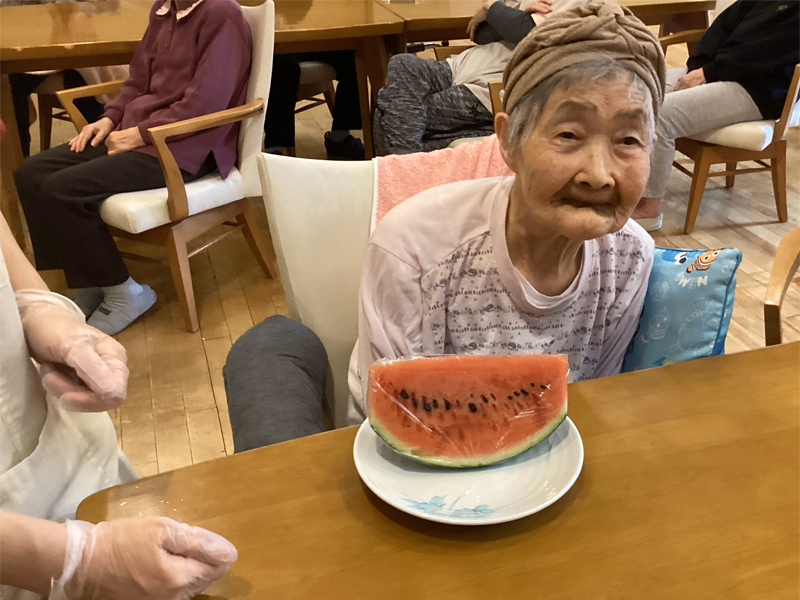 夏の風物詩スイカ割りを楽しみました！