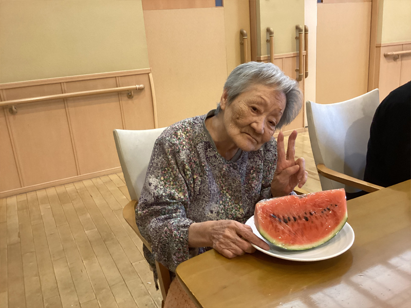 夏の風物詩スイカ割りを楽しみました！
