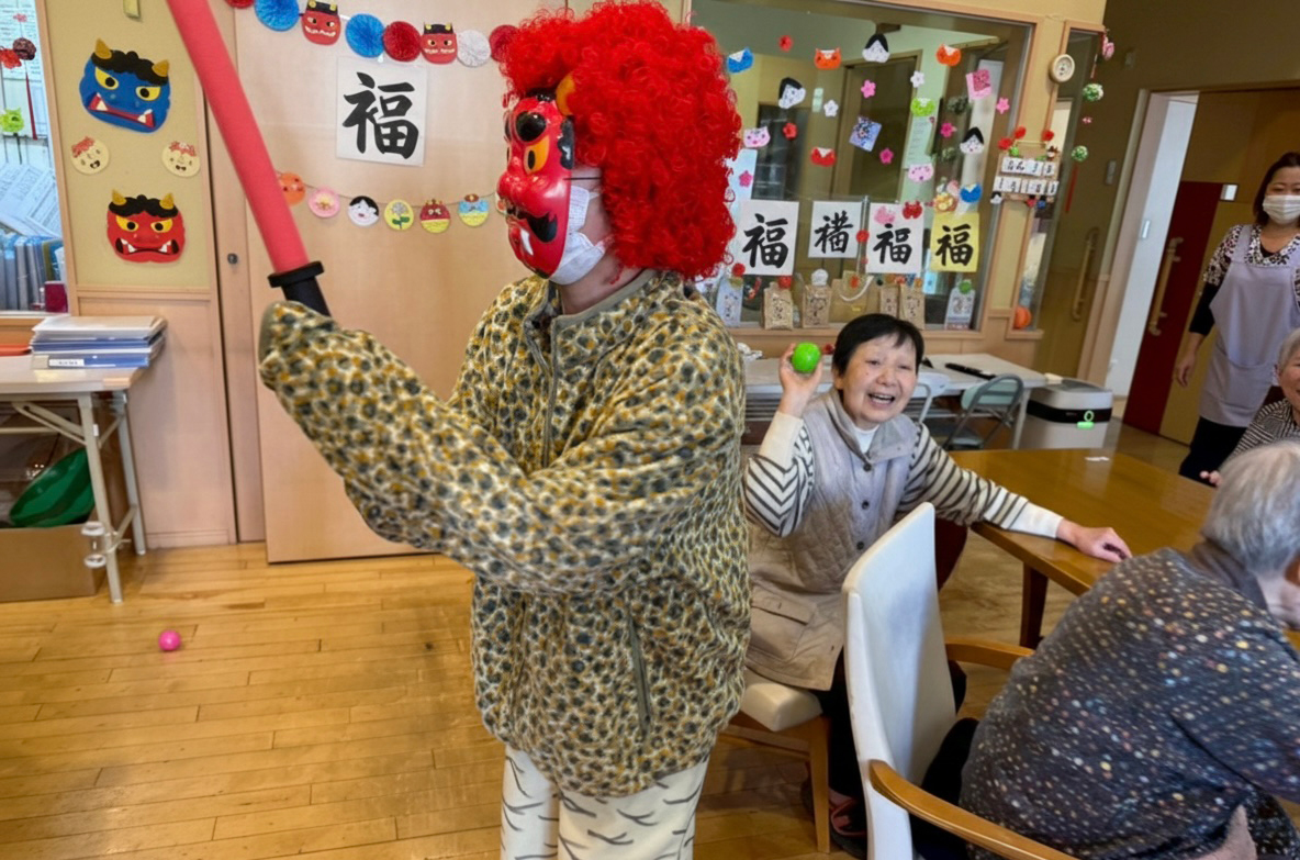 今年も節分の季節を迎え、ホーム内で豆まきを行いました