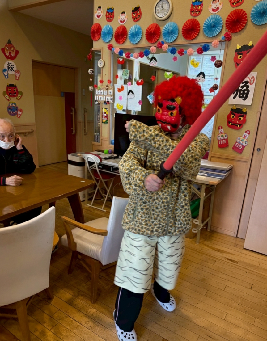 今年も節分の季節を迎え、ホーム内で豆まきを行いました