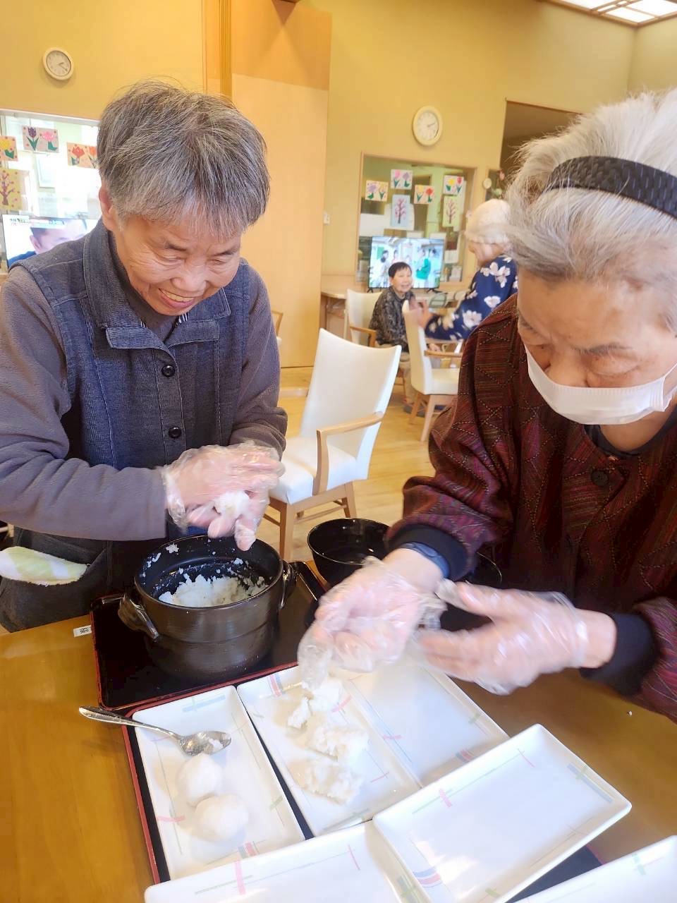 おはぎ作り・お花見を楽しみました