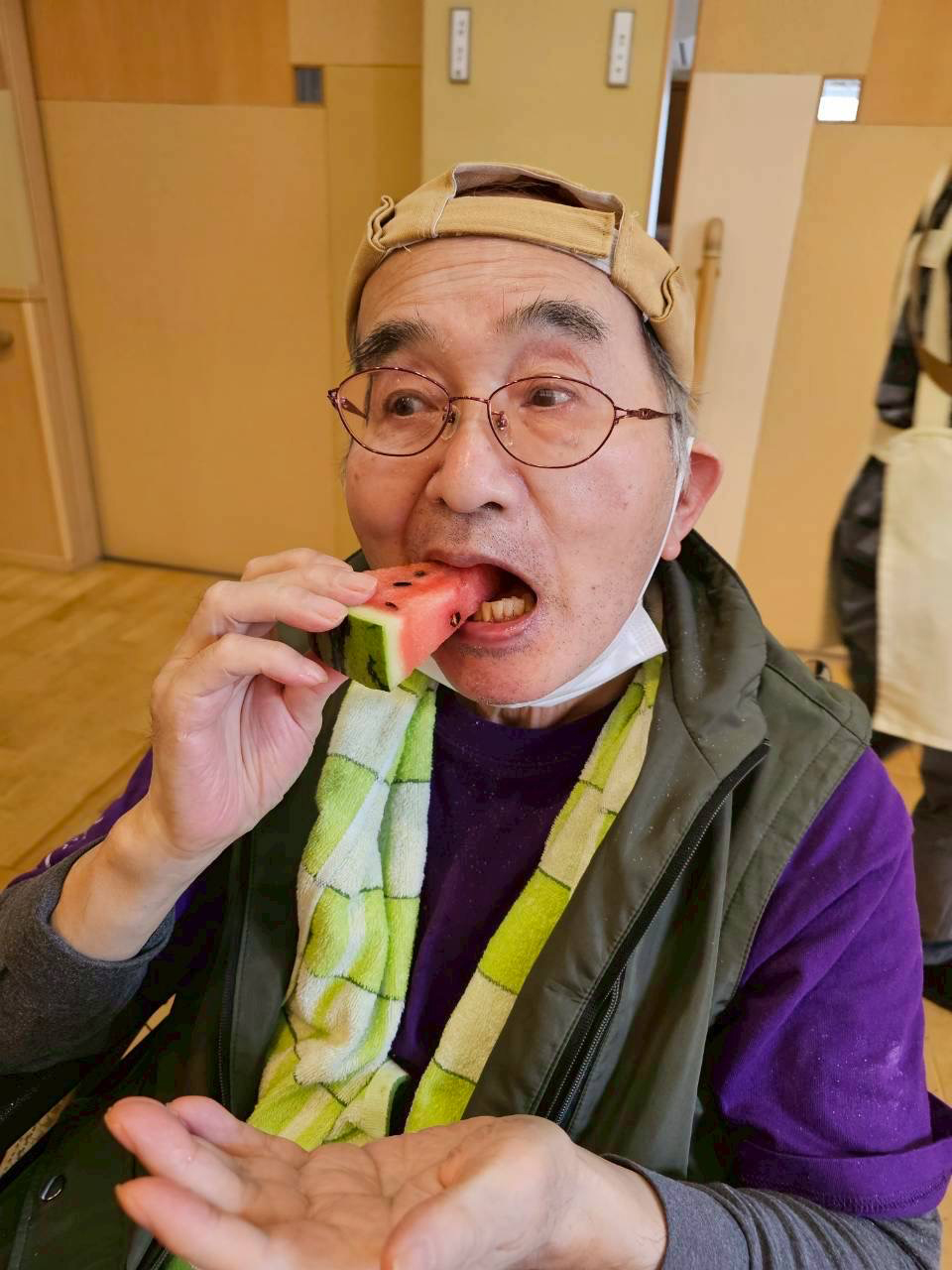 毎年恒例！スイカ割り大会を開催しました