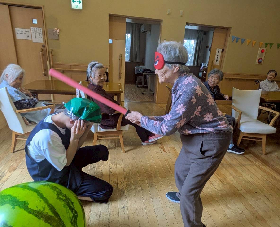 毎年恒例！スイカ割り大会を開催しました