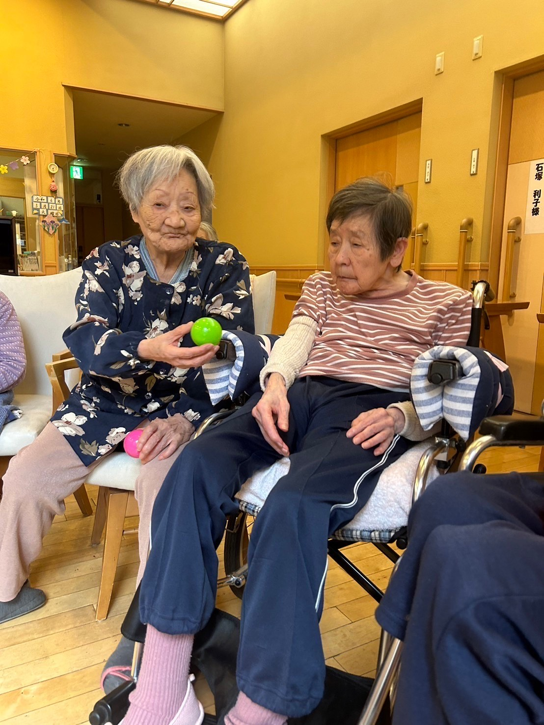 5月の行事ではフロア対抗戦の玉入れ行事を行いました。