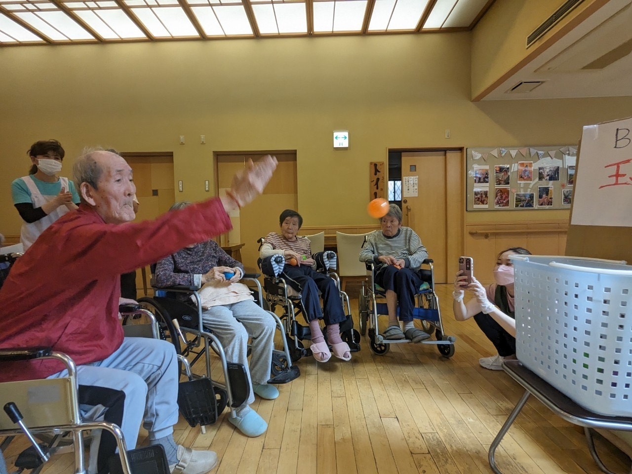 5月の行事ではフロア対抗戦の玉入れ行事を行いました。