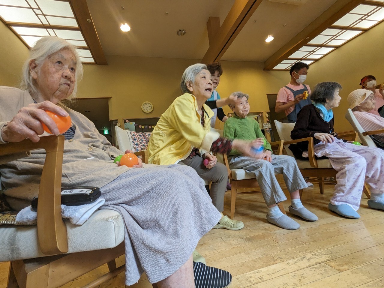 5月の行事ではフロア対抗戦の玉入れ行事を行いました。