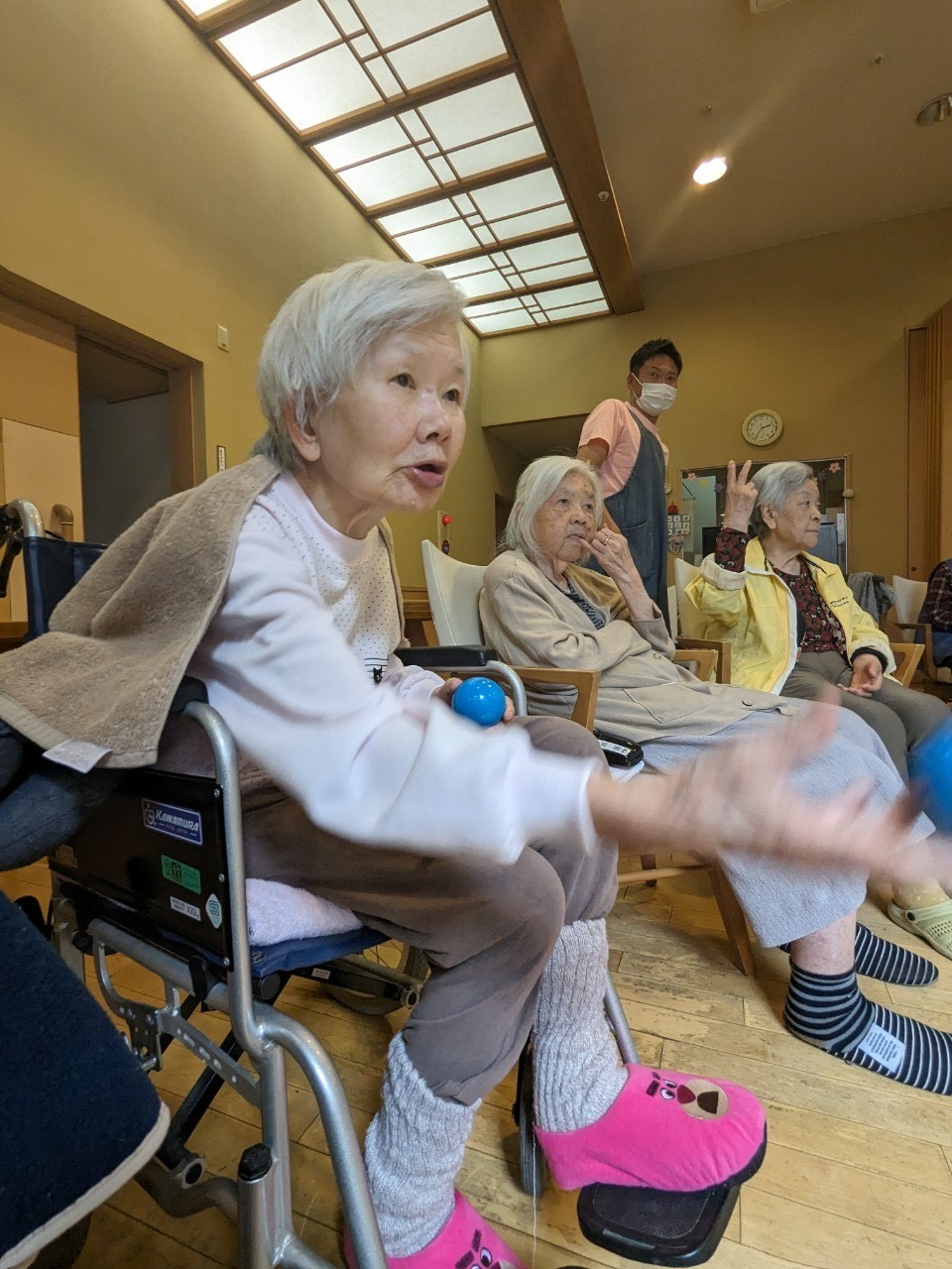 5月の行事ではフロア対抗戦の玉入れ行事を行いました。