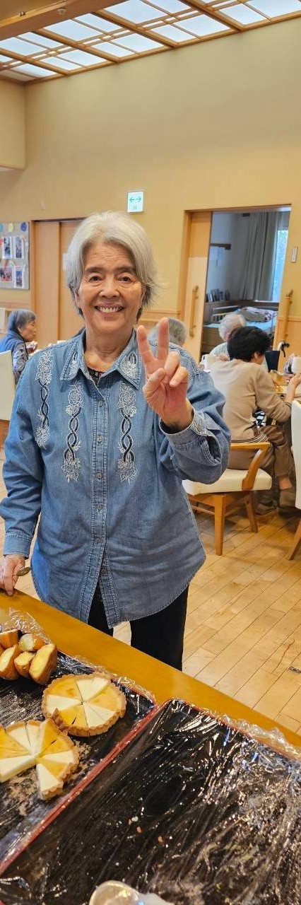 🎂 敬老会でケーキバイキングを開催しました 🎂