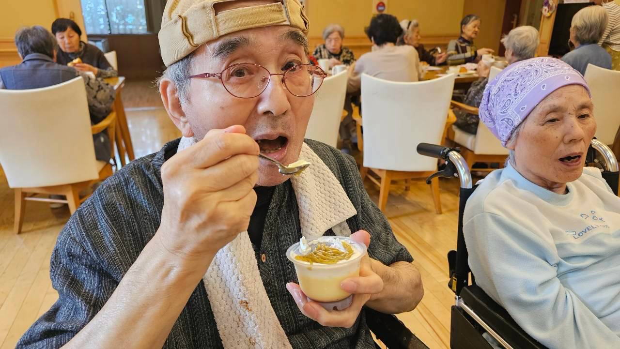 🎂 敬老会でケーキバイキングを開催しました 🎂