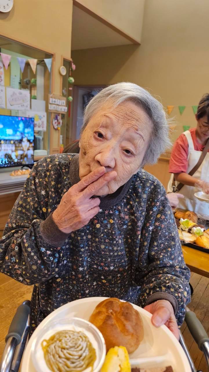 🎂 敬老会でケーキバイキングを開催しました 🎂