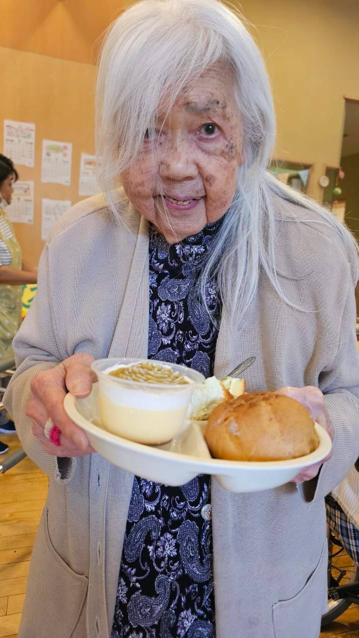 🎂 敬老会でケーキバイキングを開催しました 🎂