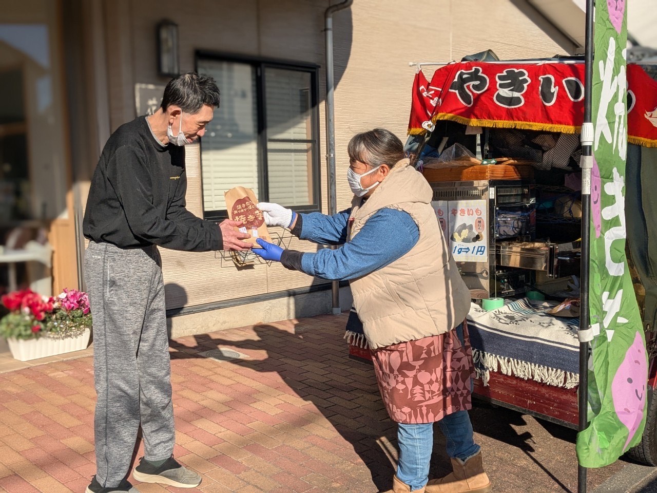 当グループホームに焼き芋屋さんがやって来ました!
